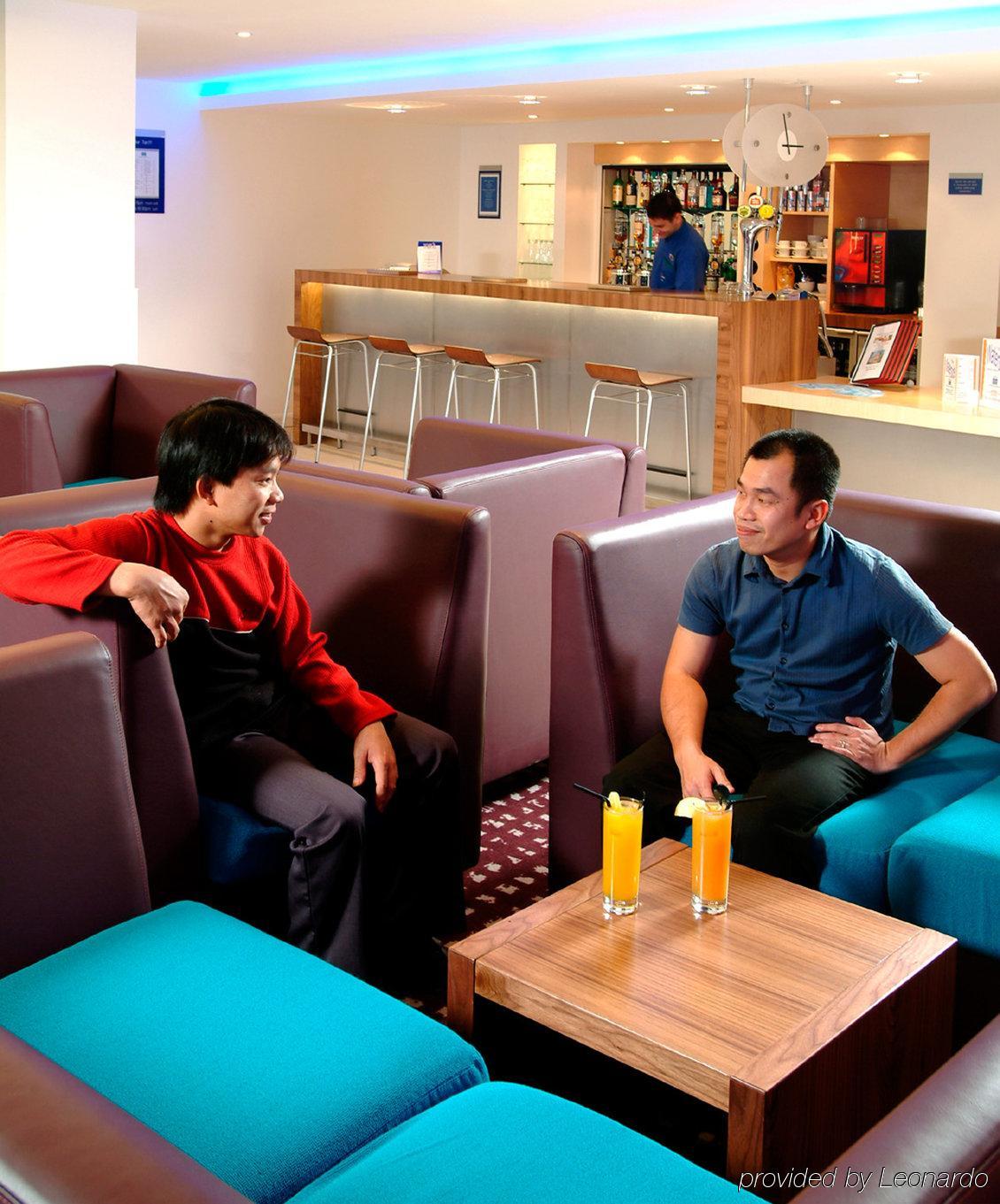 Holiday Inn Express Hemel Hempstead By Ihg Εστιατόριο φωτογραφία